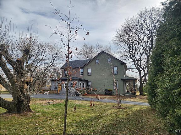 4th image of 692 Blue Mountain Dr