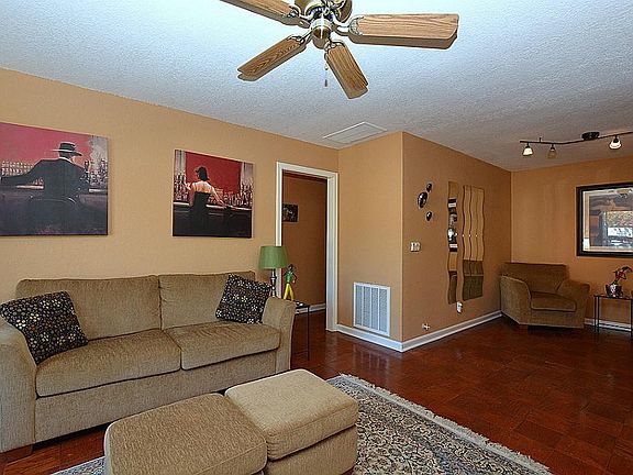 5th image of 1803 Ebony Ln