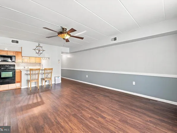 233 Township Line Rd APT 5B, Elkins Park, PA 19027