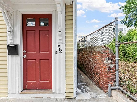 5th image of 52 Auburn St