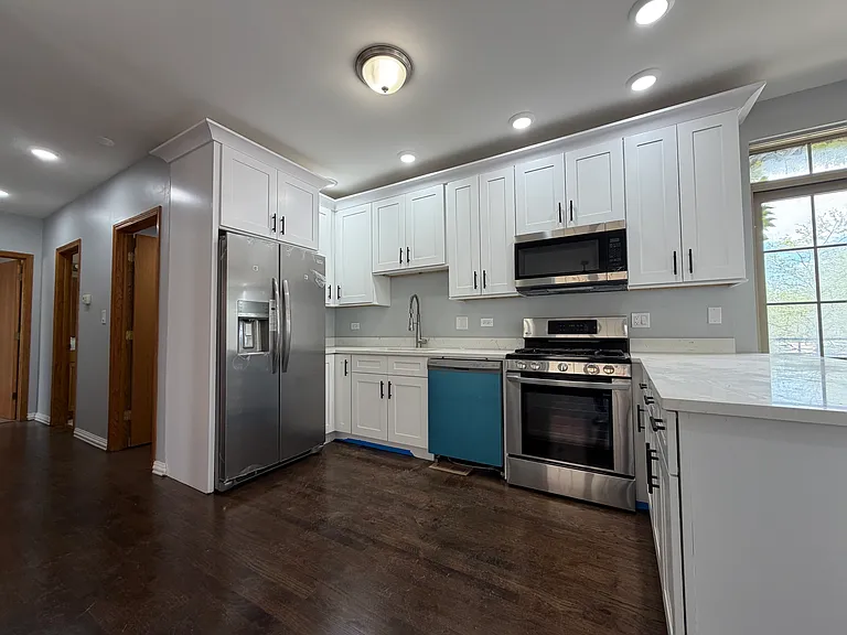 2702 W Warren Blvd #1 — Photo 5