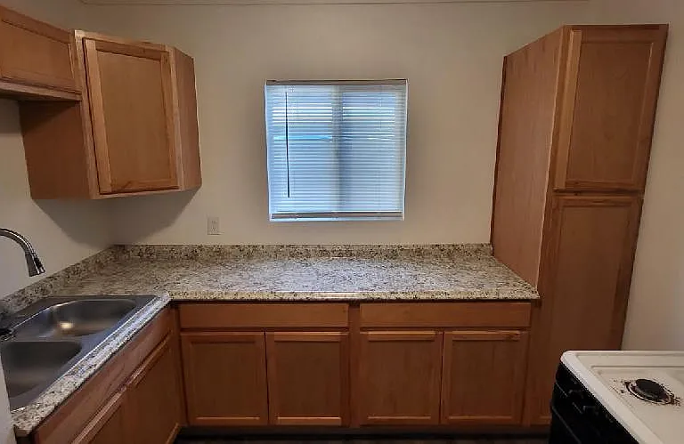 1915 W 2nd St #7 — Photo 9