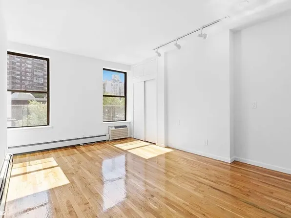 233 9th Avenue image 1 of 7