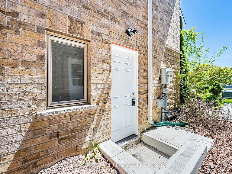 3221 Erin Centre Blvd #BASEMENT — Photo 4