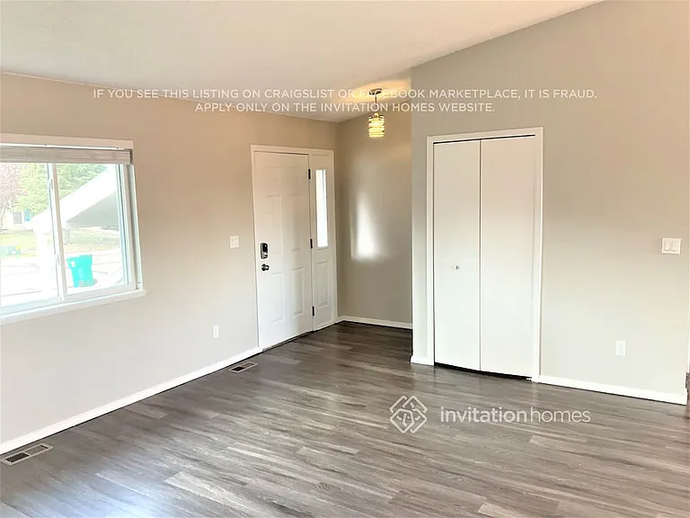 3819 Glenhurst St — Photo 2