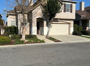 71 W Barcelona Ln, Clovis, CA 93619