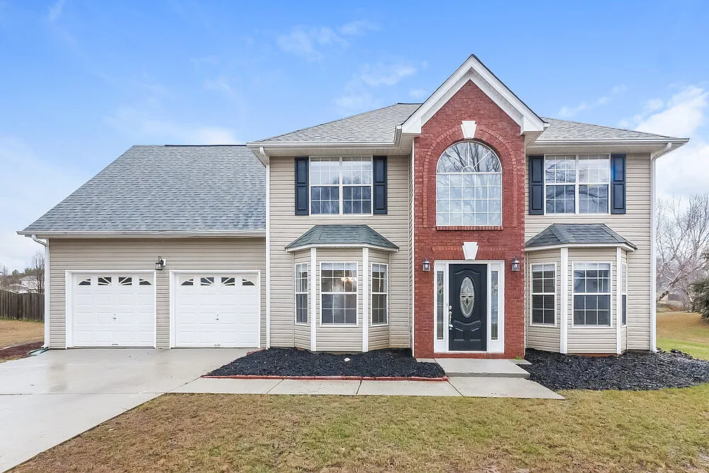 4 bed, 2.5 bath, 2700 sqft, $2,510 — Photo 1