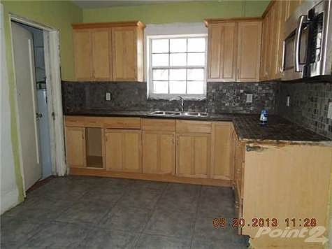3rd image of 8733 N Miami Ave