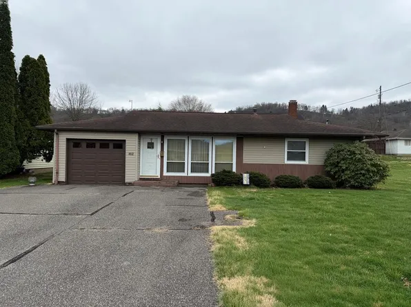 412 N 2nd Avenue, Paden City, WV 26159