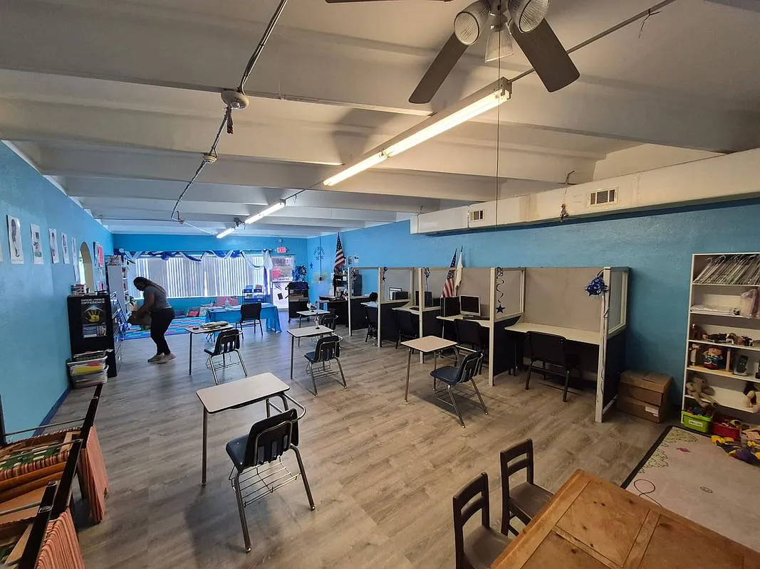Studio, 1.0 bath, 1500 sqft, $1,500 — Photo 2