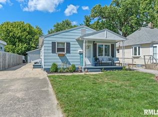 2109 E Grandview Ave, Grandview, IL 62702