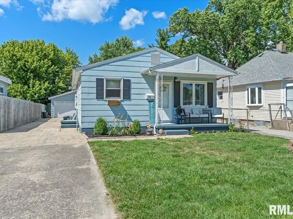 2109 E Grandview Ave, Grandview, IL 62702