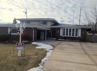 9131 Meadowview Dr, Hickory Hills, IL