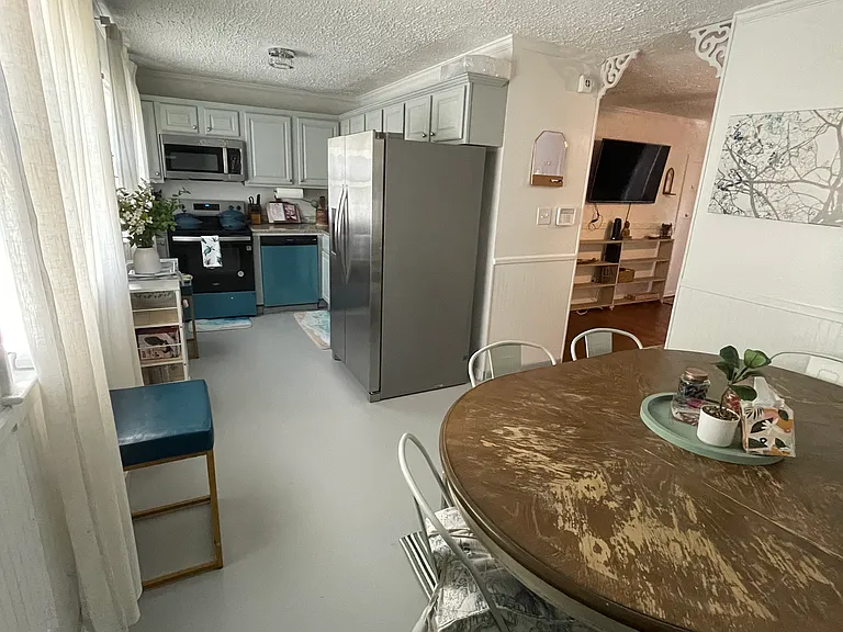 2229 Ireland Dr — Photo 16