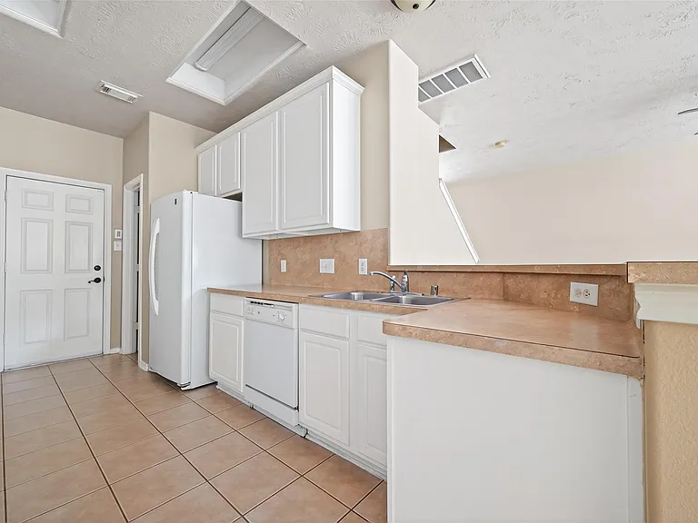 5626 Claybeck Ln — Photo 11