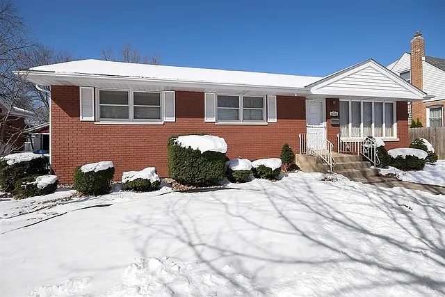17718 Henry St photo 1