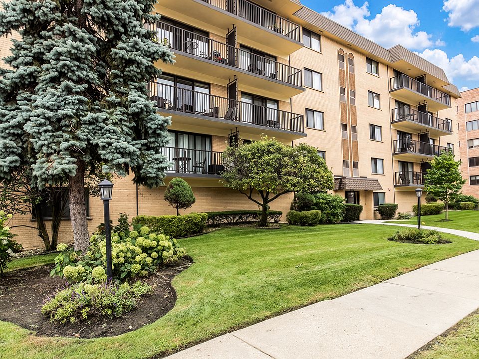 1st image of 1441 E Thacker St APT 304