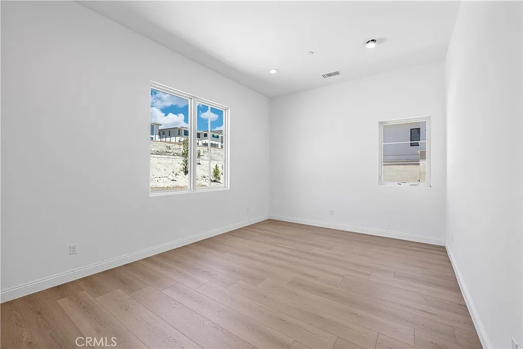 5 bed, 5.5 bath, 5080 sqft, $11,600 — Photo 4
