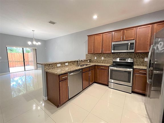 4th image of 10267 NW 89th Ter