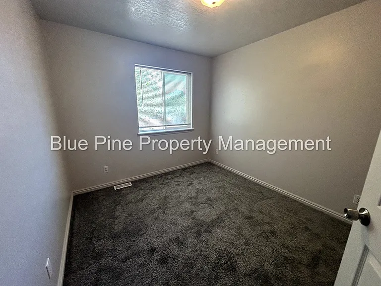 648 E Poplar St — Photo 16