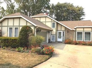 25104 Linda Dr, North Olmsted, OH 44070