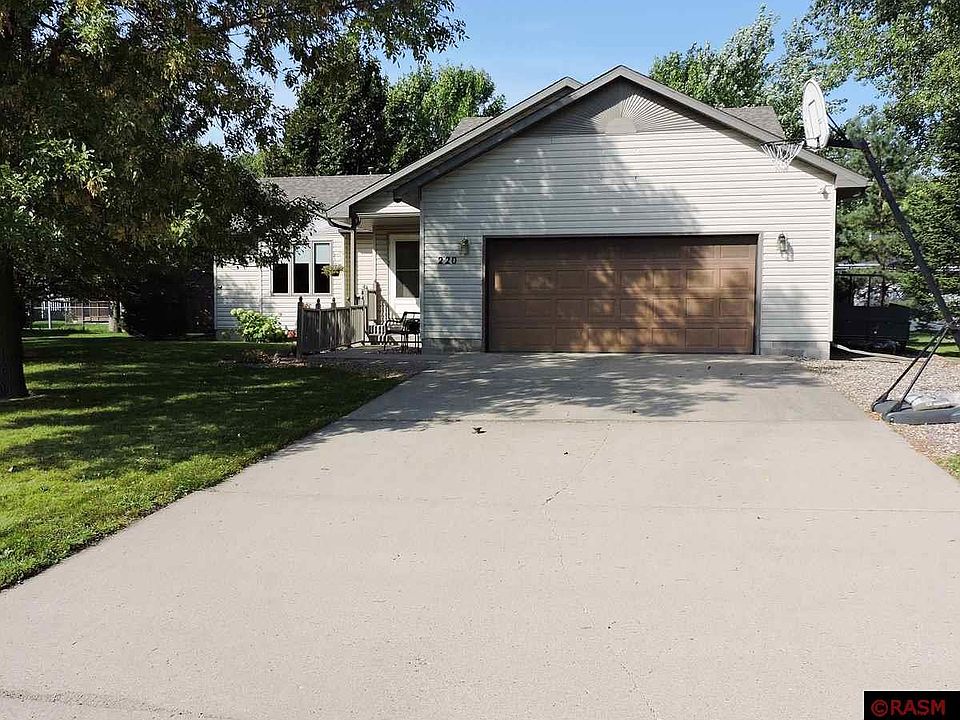 1st image of 220 Heron Dr
