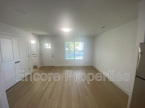 3rd image of 617 Washington St