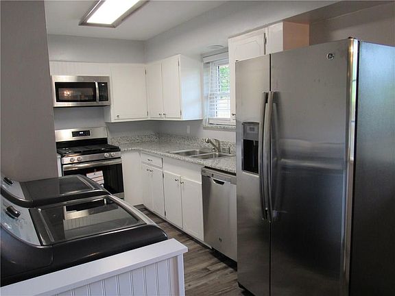 3rd image of 104 Gladys St