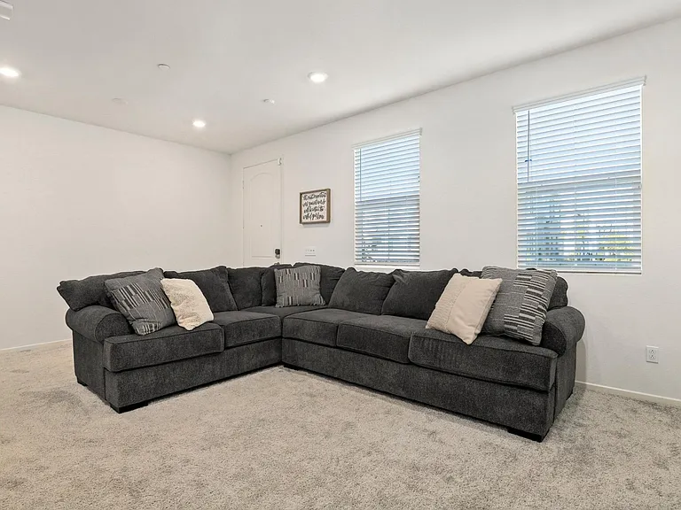 30411 Town Square Dr — Photo 10