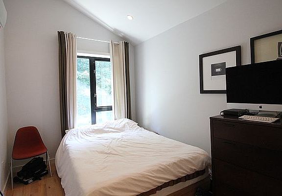 3rd image of 132 Jefferson Ave #3