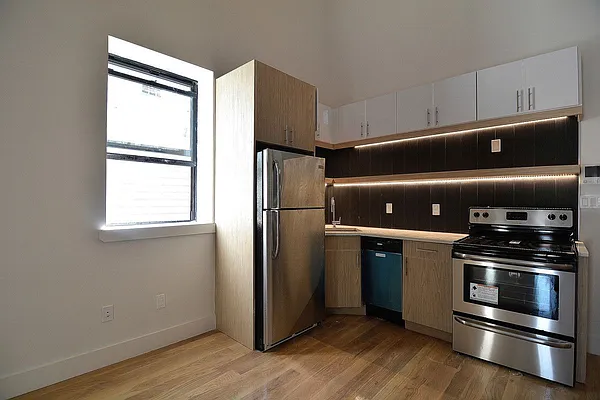 Rented by Hagstrom Management Inc | media 8