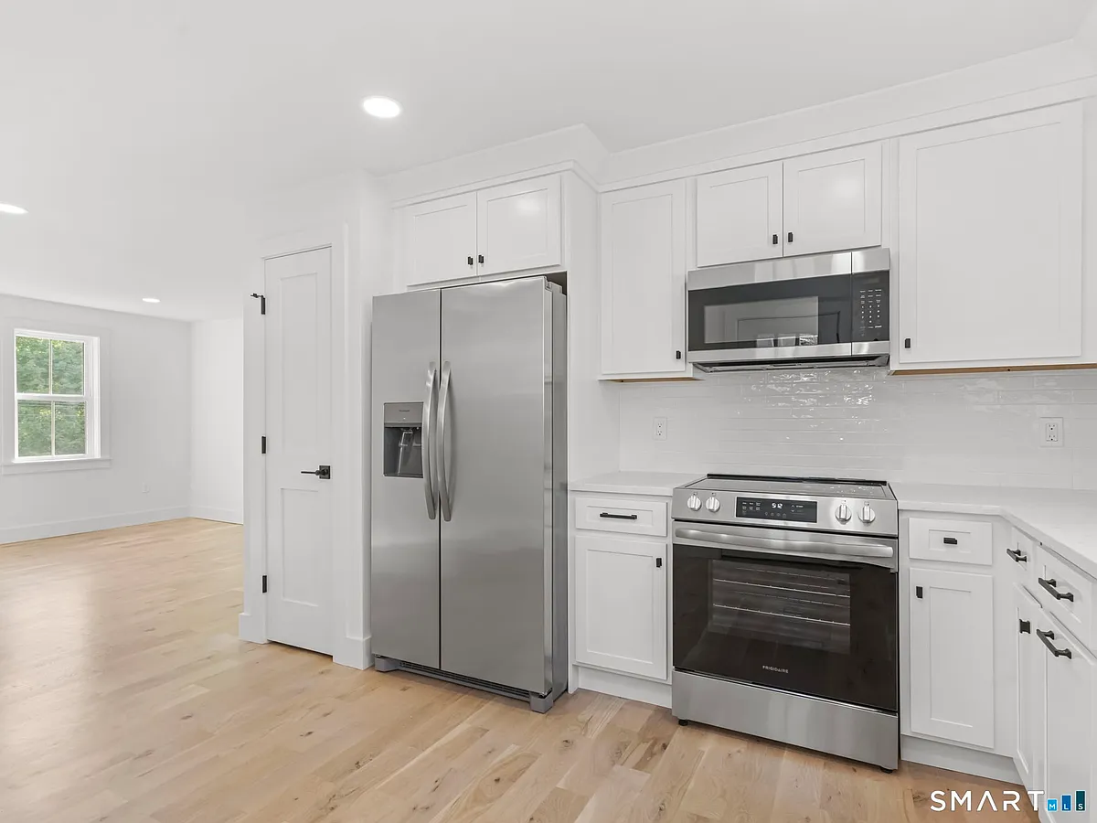 Building Photo - 325 Coram Ave #C