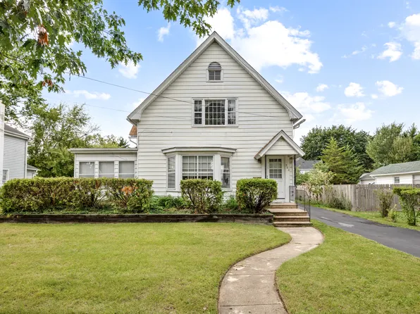 302 N State St, Marengo, IL 60152