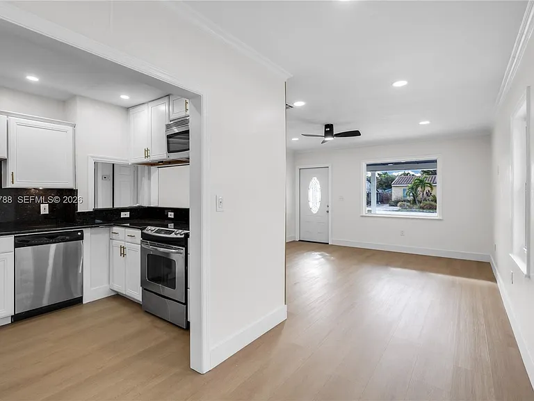 1320 N Andrews Ave — Photo 8