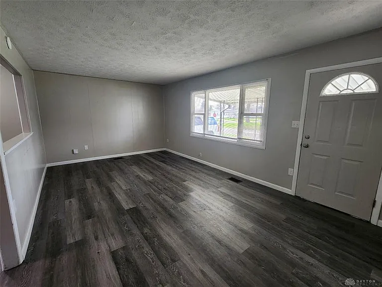 87 Poe Ln — Photo 4