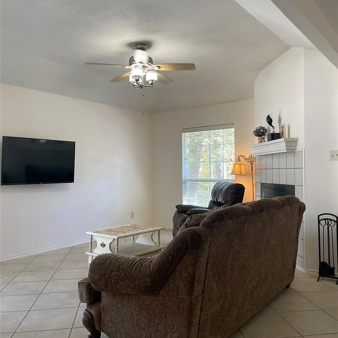 3 bed, 2.0 bath, 975 sqft, $1,600 — Photo 4