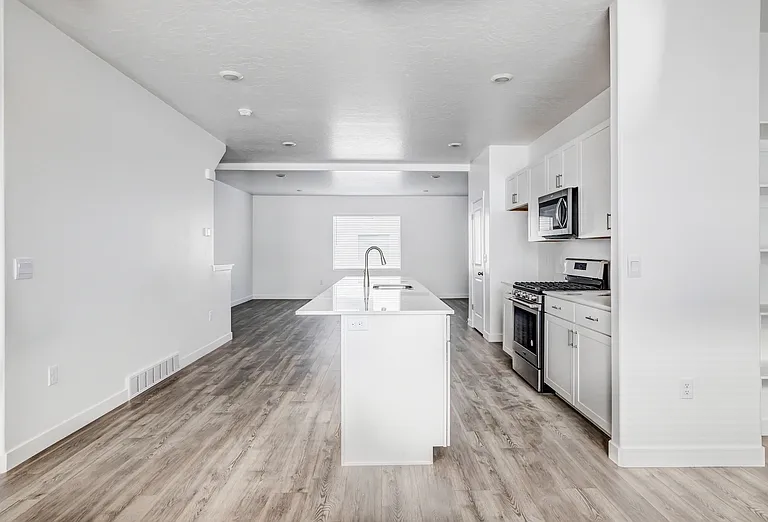 413 S 1110 W #MAIN FLOOR MASTER — Photo 13