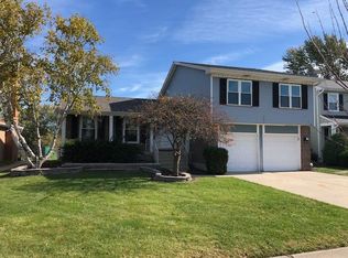 825 Pheasant Walk Dr, Schaumburg, IL 60193