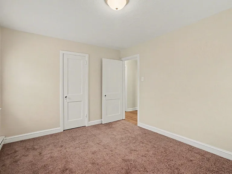 104 N Madison St — Photo 7