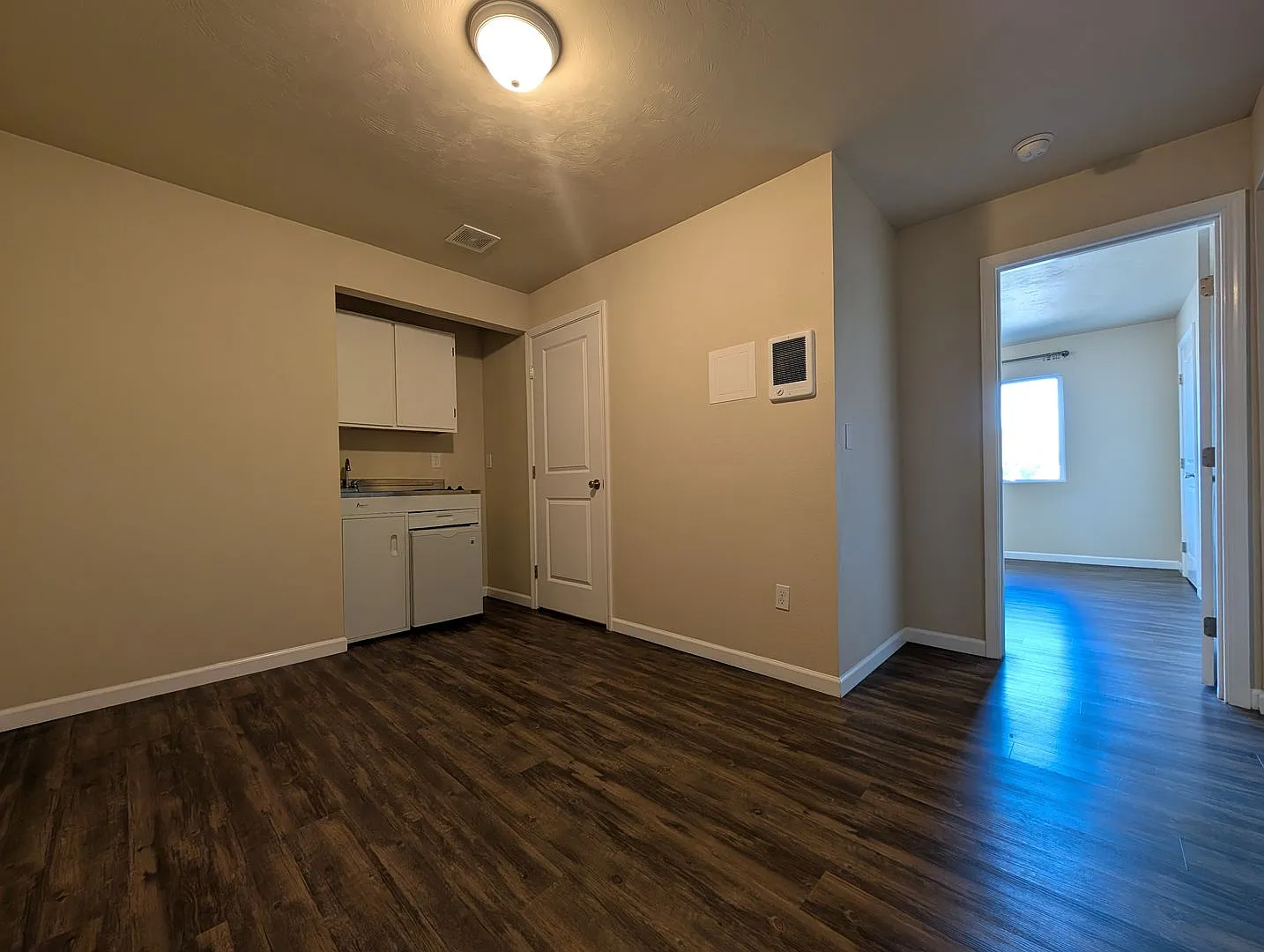 Nice 1 bed/1 bath includes Water/Sewer/Trash! — Photo 4
