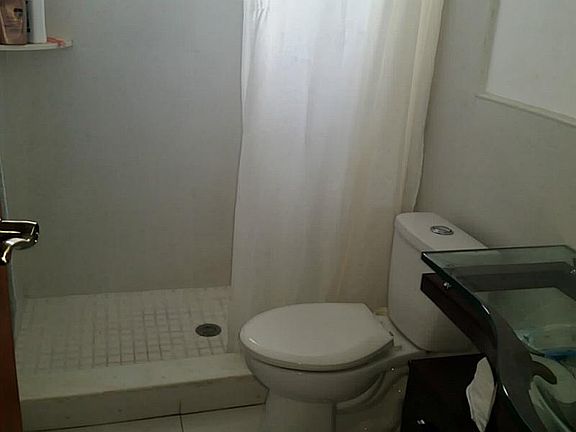4th image of 360 NE 170th St