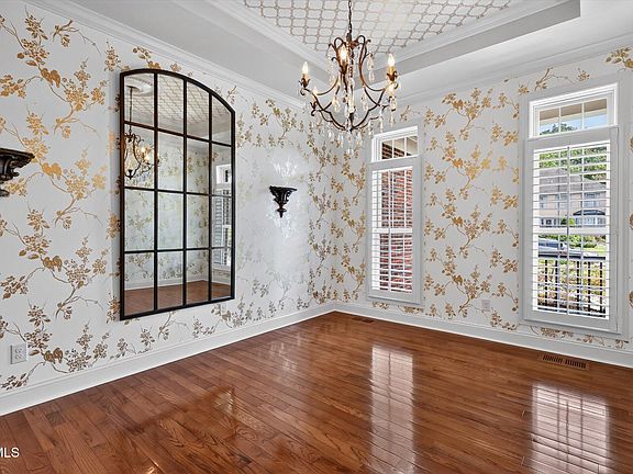 5th image of 108 Queensgate