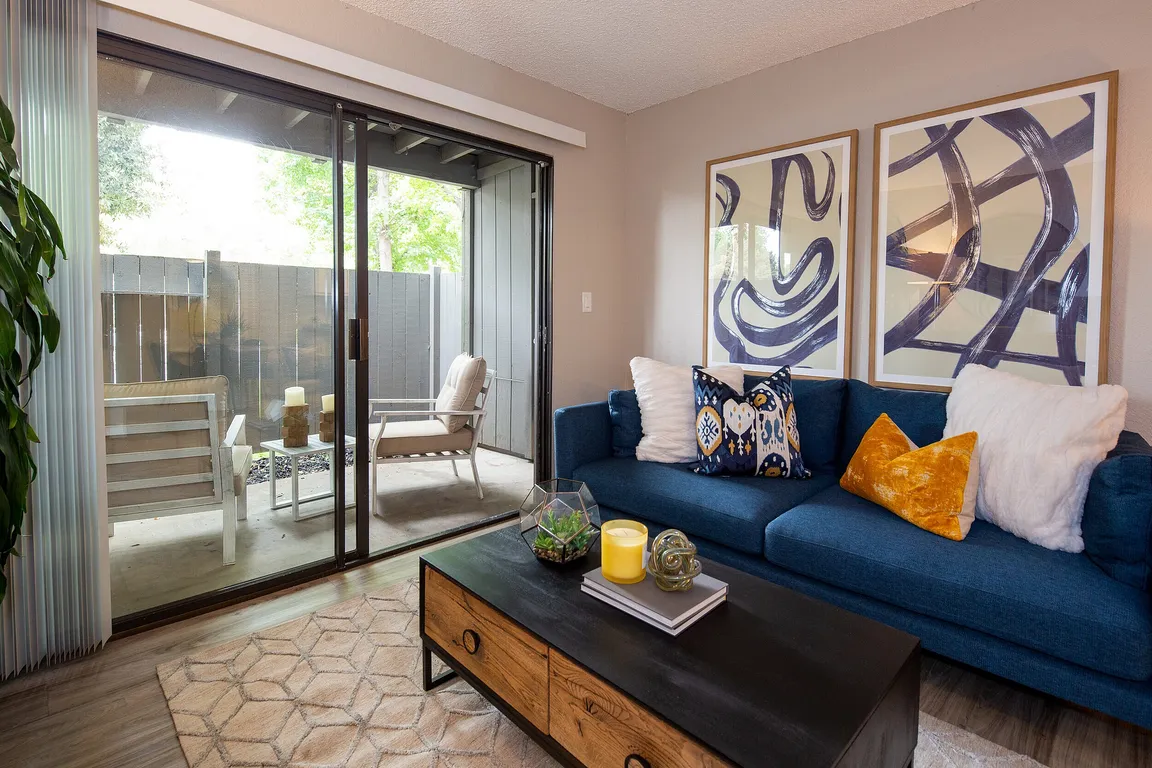 Apex Model Living 2