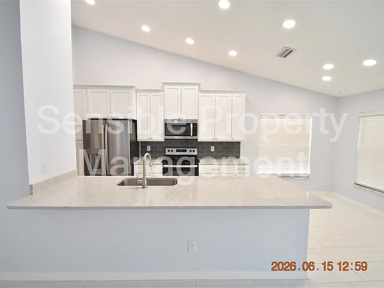 9304 Heritage Oak Ct — Photo 15