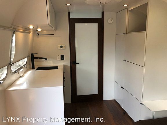 4th image of 2717 De La Vina St #Ac-1