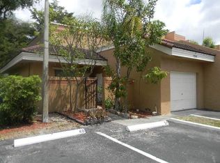 12041 S Las Palmas Dr, Pembroke Pines, FL 33025