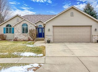 124 Hidden Ridges Cir, Combined Locks, WI 54113