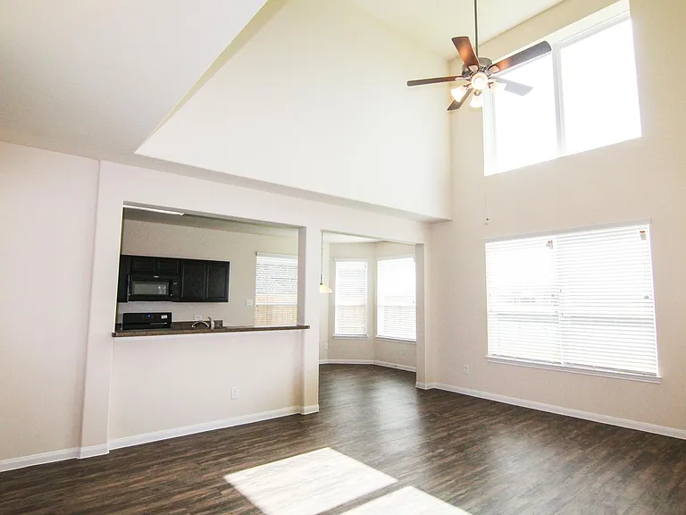 Westhope Dr — Photo 3