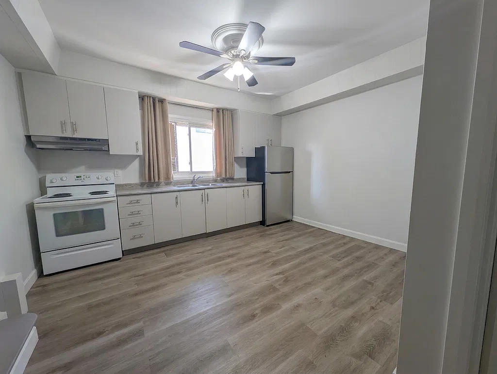 82 Albert Street — Photo 1
