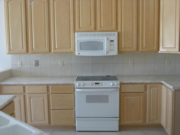 4th image of 6040 W Ten Star Dr